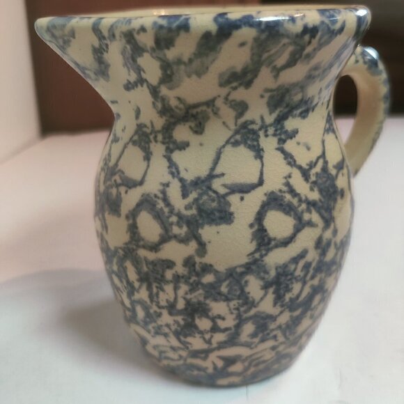 Robinson Rasbottom, Roseville Ohio 1 pint creamer in blue sponge. Vintage Marked - Picture 5 of 5